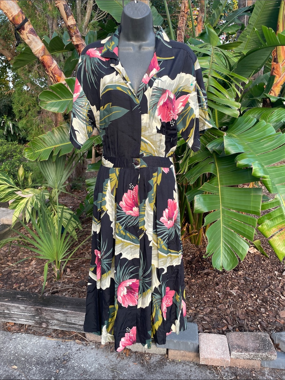 vintage car, Anderson, dark floral dress